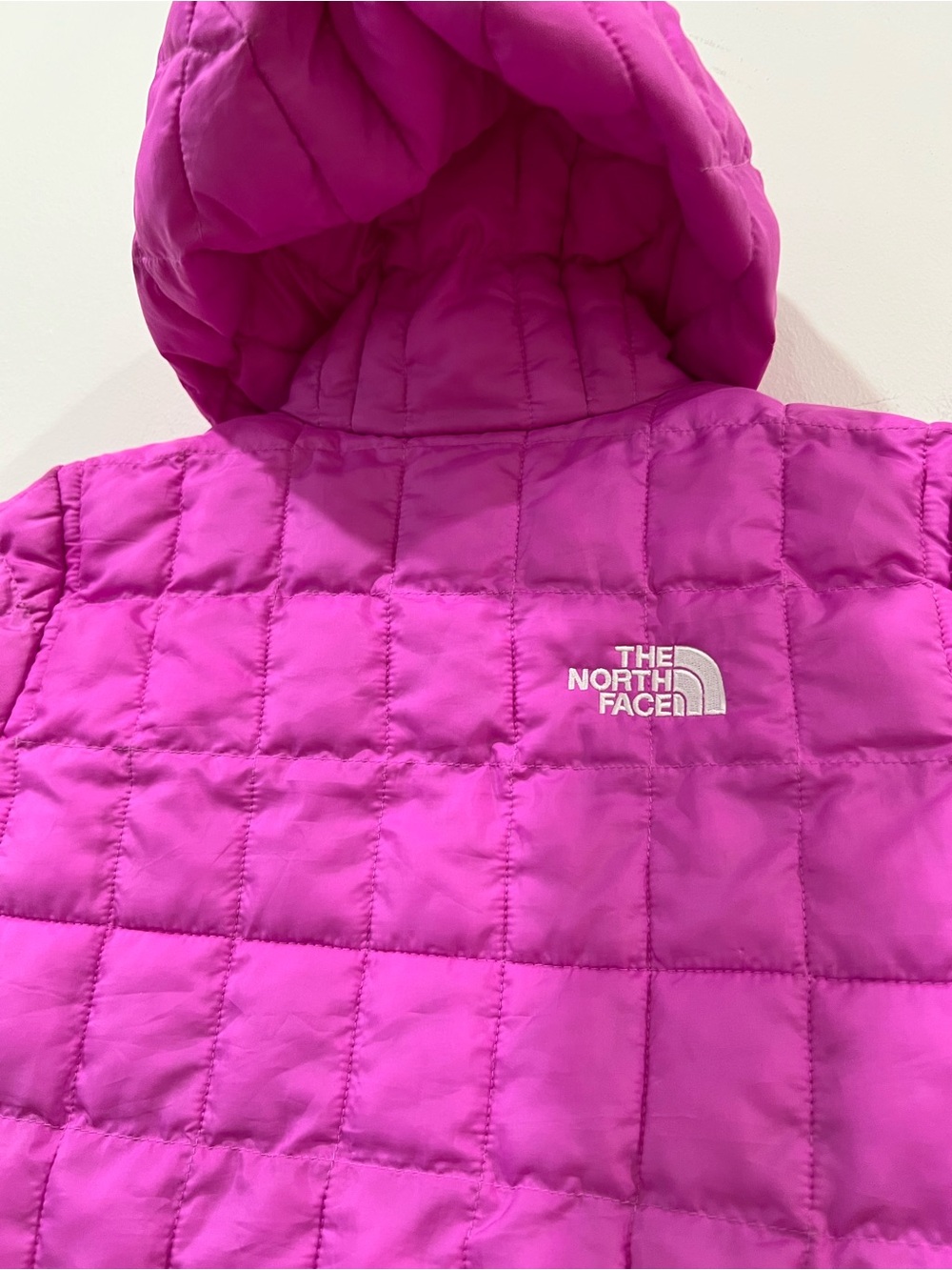 The North Face Girls' Pink Magenta Quilted Hooded Puffer Jacket Youth Size 3 - Picture 5 of 16